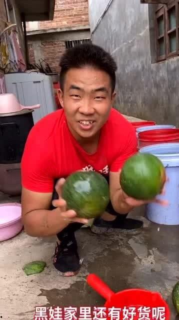 南宁小伙吃瓜视频最新,揭秘街头美食背后的故事