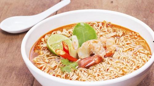 瓜友们吃泡面视频播放,瓜友们的美味瞬间，视频播放量飙升！