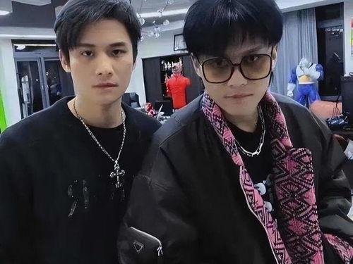 吃瓜疯狂小杨哥杨爸原视频,原视频背后的故事与笑料