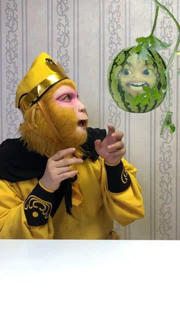 吃瓜吐籽搞笑视频,笑出腹肌的瞬间