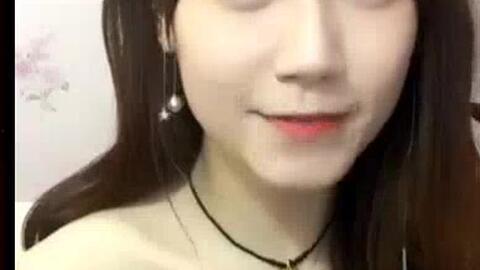 吃哈密瓜女主播的视频,甜蜜瞬间引网友热议