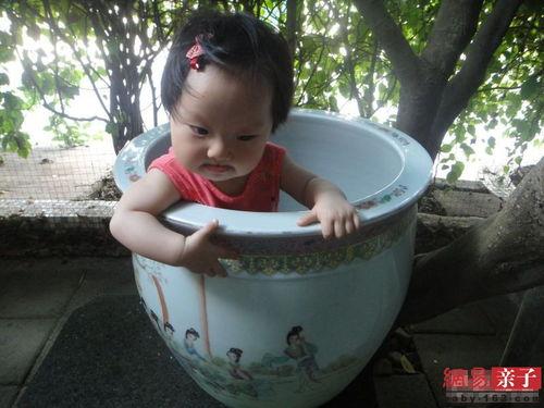 孩子吃瓜搞笑视频,孩子吃瓜搞笑瞬间大盘点